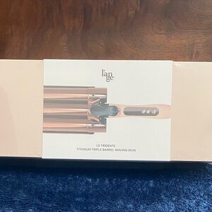 Lange Triple Barrel Waver in Rose Gold and Blush